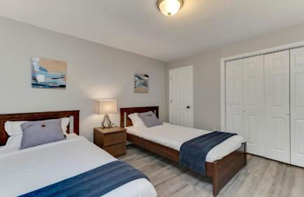 Stylish 3BR 3BA Colonial House by CozySuites - Foto 12