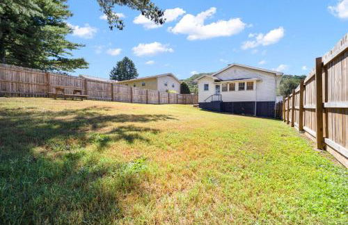 3BR Bristol Retreat - 2 Blocks from State Street - Foto 32