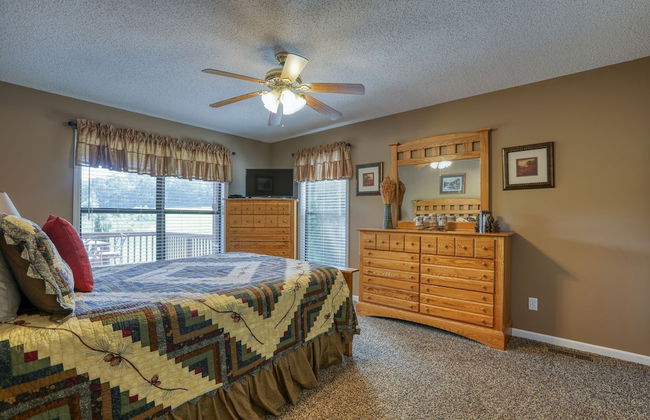 Moosetrax - 3 Bedrooms, 2 Baths, Sleeps 6 Cabin by RedAwning - Photo 2