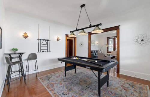 Old Mission Manor - Chic 2br 1ba Apartment - Sleeps 6 - Pool Table - 15 Min Walk to Downtown - Foto 9