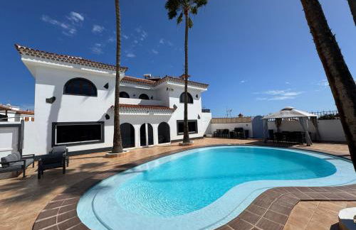 Large Villa in Maspalomas with Huge Private Pool, Jacuzzi & Gym - Foto 1