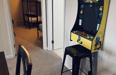 1MMView-2Kings-HotTub-PoolTable-Arcade-Waterfall - Foto 49