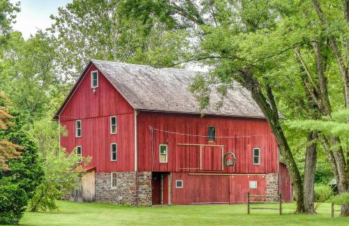 Steps to Delaware Canal Enchanting Stone Cottage! - Foto 24