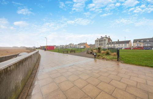 Captain's Quarters - Photo 21