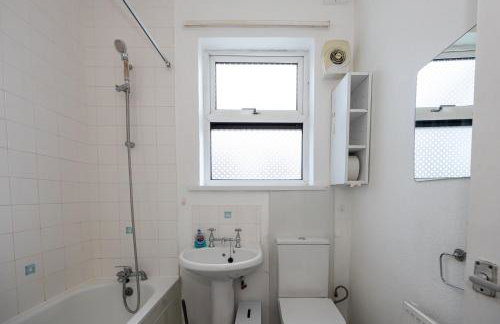 Steps from Old Trafford - Modern Manchester Stay - Foto 24