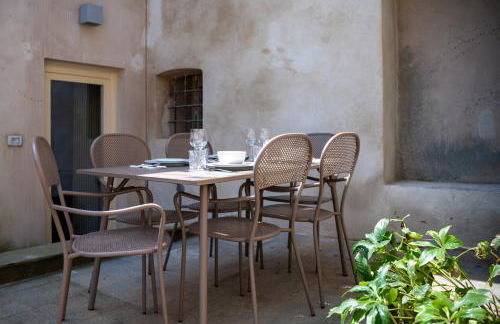 3 Bedrooms Old Town Secret Gem with Private Garden - Foto 80