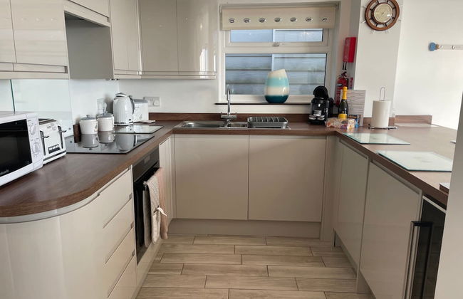 Contemporary Beachfront Bungalow With Direct Access to the Sea - Foto 8