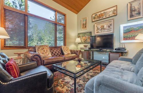 Townhouse Art Gallery in Mammoth's Best Location - Photo 2