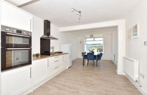 Sea View Beachfront House Sleeps 8 - Foto 3