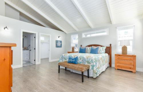 Sunset Island 3 Level Home on the Water sleeps 10 - Photo 30