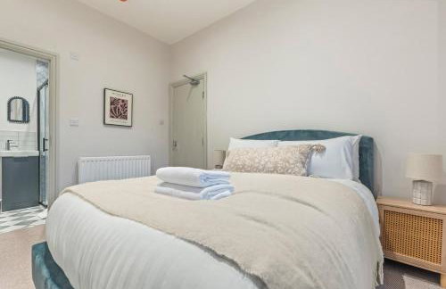 Chester Manor - 5 BR - Sleeps 10 - Free Parking - Foto 13