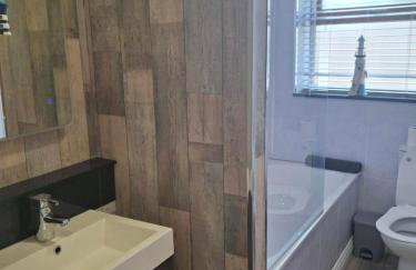 UlsterApartments one bedroom 2 single beds and sofa bed - Foto 17