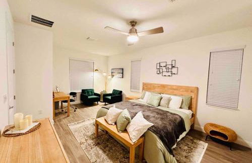 Luxury King Suite, 3BR 2BA, Beach Vibe, Top-Tier Amenities, Prime location - Foto 3