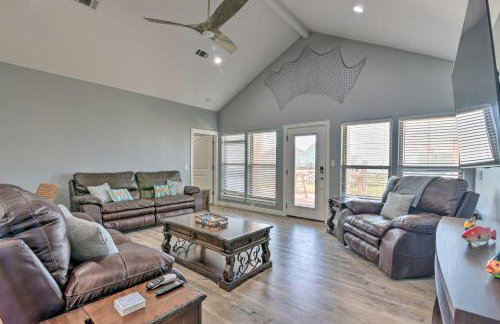 Ocean View and Wraparound Deck Crystal Beach Home! - Foto 4