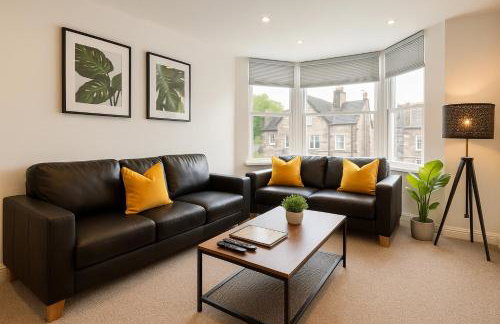 8 Person, 4 Bedroom Light, Warm & Modern Apartment - Foto 1