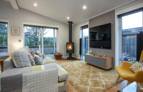 Nyland Lodge - Hot Tub - Fireplace - Free Parking & WiFi - Foto 5