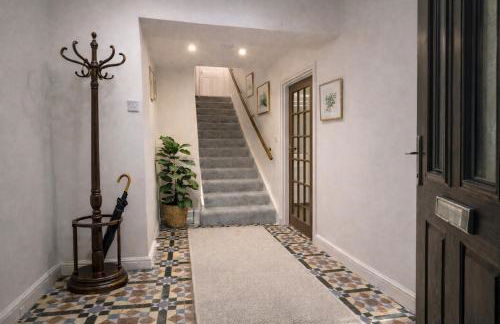 Sleeps 8 Four Bed Contractor Group House Corby Parking - Photo 15