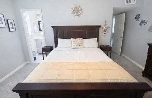 Spacious 4 bedroom 3 bath Clearwater Vacation House Cowboy Pool Fire Pit Games Close to Clearwater Beach Biking Trail Farmers Markets Harbor Health Spa Baycare Ballpark and Ruth Eckerd Hall Golf Courses - Photo 21