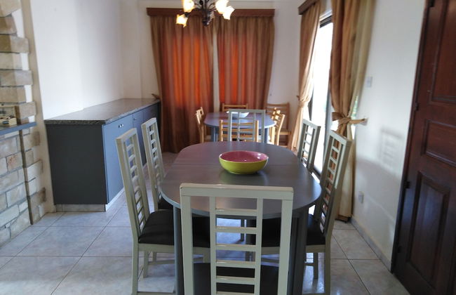 Huge ! Lovely! Private! Villa in The Heart Of Coral Bay! Car Not Essential ! - Photo 13