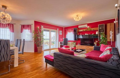 Amazing Home In Krizevci - Photo 4
