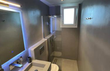 Elements - Air & Water Apartment by Hostandros - Foto 17