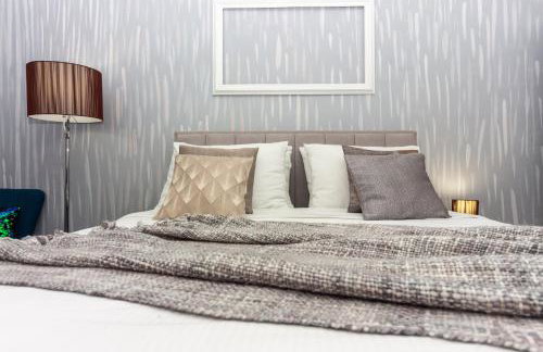 Spacious Apartment Center - Photo 30