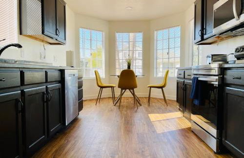 Glendale Gem with Pool & Office in Prime Location - Foto 3