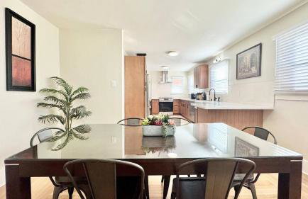 Iconic 2BR Bungalow, Short Walk to SJSU, with Parking - Foto 24