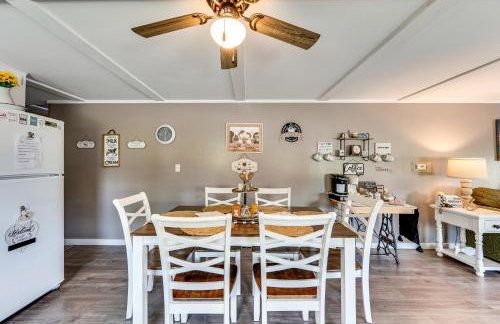 Steps to Crystal Lake Spacious Retreat with Views - Foto 9