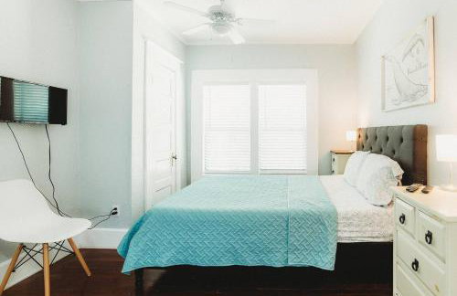 Luxe 3BR Retreat Nr Downtown & Pier Pet-Friendly - Foto 19