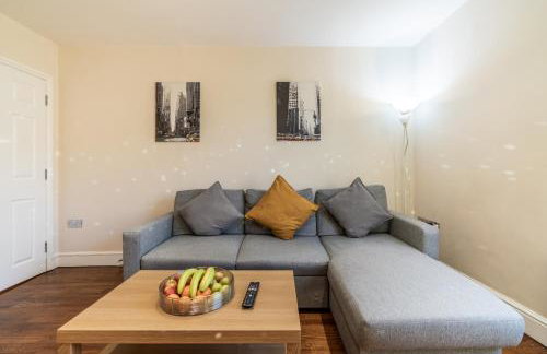 One Bedroom Flat in Bush Hill Park - Photo 5