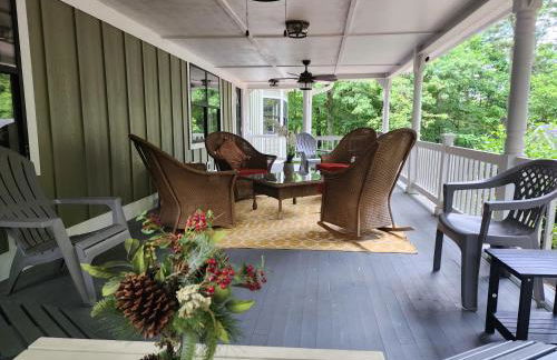 Large Hillside Retreat with Pool and Hot Tub - Foto 51