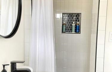 Efficiency-Style Cabin with Spa Lovely for a Couples Escape in Hunt, Texas - Foto 4