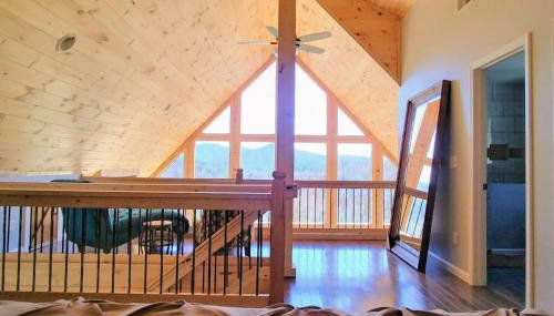 Peace of Heaven, Modern Chic Cabin, Majestic Mountain Views, Hot Tub, Fire Pit, Outdoor Games, Close to Town - Foto 3