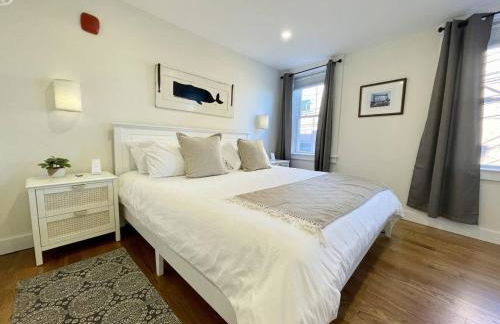 4 King Suites, Downtown, Outlets, Beach, Historic - Photo 13