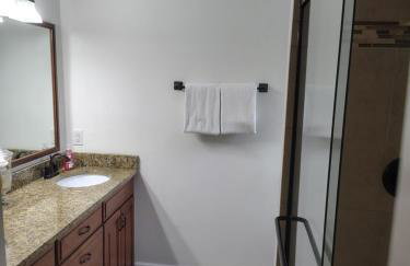Modern, Upscale, and New Blue Bungalow in the heart of Downtown St Augustine - Foto 10