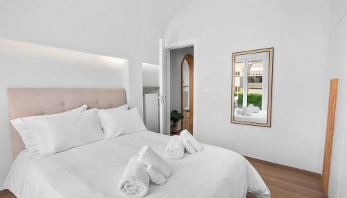 Luxury 2BR Apartment near the marina, Heart of Piraeus - Foto 3, towels, wardrobe