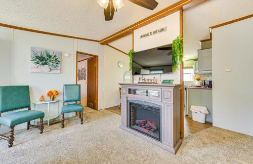 Walk to Houghton Lake! Family Retreat with Patio - Foto 7