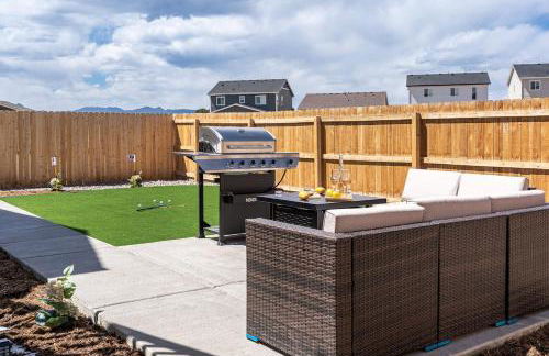 Stylish Luxury Suite: Hot Tub, Mini Golf, MT-Views - Apartment - Foto 1