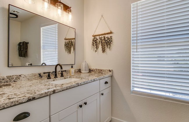 Upgraded 4-bdrm Beautiful Home W/pool! - Foto 29