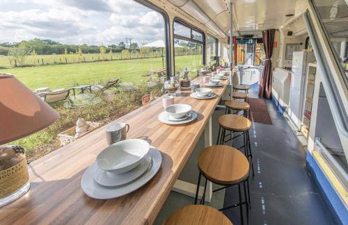 Double Decker Bus on an Alpaca Farm Sleeps 8 - Foto 50