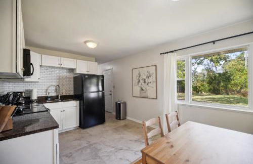 Comfy Coastal Getaway with Modern Comforts home - Foto 11