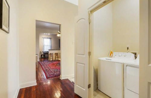 Urban 3 bedroom Local Art Filled Frenchman Oasis - Foto 15