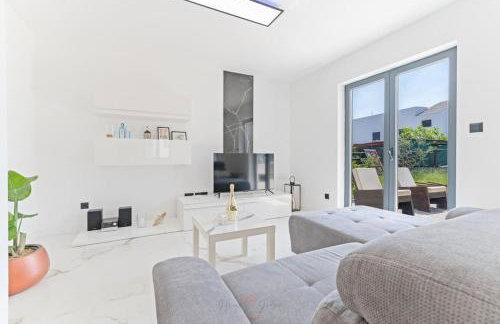 Strelitzia apartment Split with jacuzzi - Photo 17