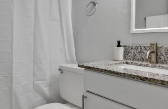 Modern 1 BR close to Downtown & Duke - Foto 24