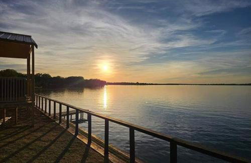 Lakefront Oasis with Private Hot Tub - Foto 22