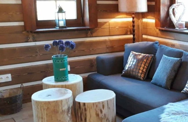 Inviting Villa With Warm Ambience - Photo 13