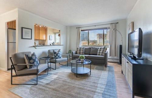 Vibrant Downtown, King Bed, Work Desk & Kitchen - Foto 1