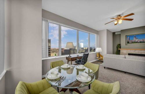 Luxury 21st Floor Penthouse | Great Downtown VIEWS - Photo 8