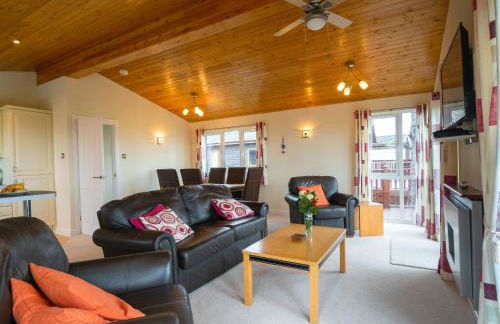 Finest Retreats - Whitsand Bay Lodge - Photo 3